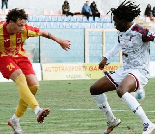 Mbrojtësi shqiptar Gerald Mirashi vijon paraqitjet shqiptare. Merr vlerësime pozitive nga mediat italiane