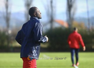 U tha se kishte mbyllur vitin, por Bismark Charles shfaqet në stërvitje me Vllazninë